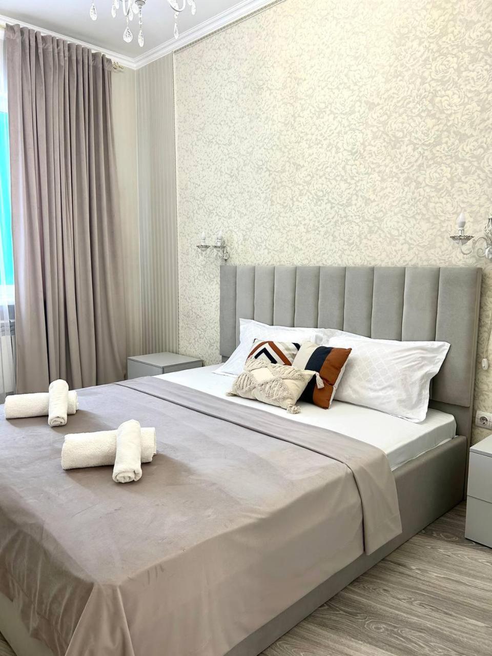 вавилон с очень красивым видом на мегу и на горы Apartment Almaty