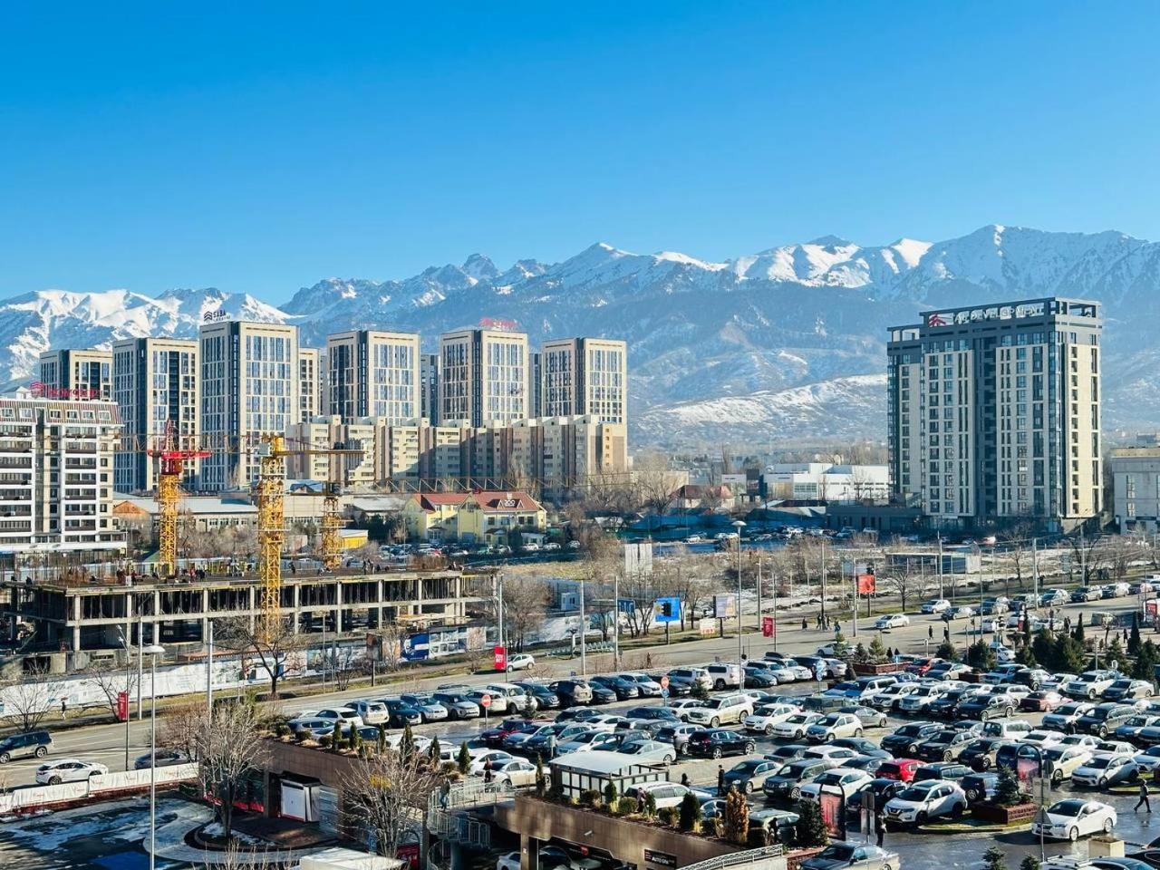 вавилон с очень красивым видом на мегу и на горы * Almaty
