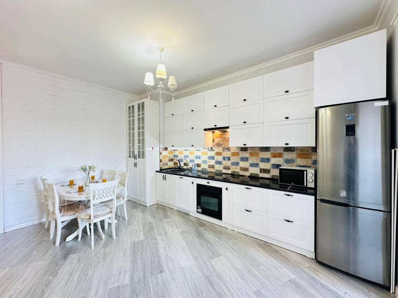 Apartment вавилон с очень красивым видом на мегу и на горы Almaty
