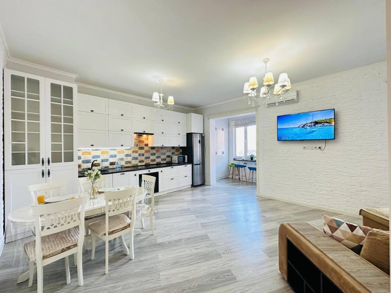 Apartment вавилон с очень красивым видом на мегу и на горы Almaty
